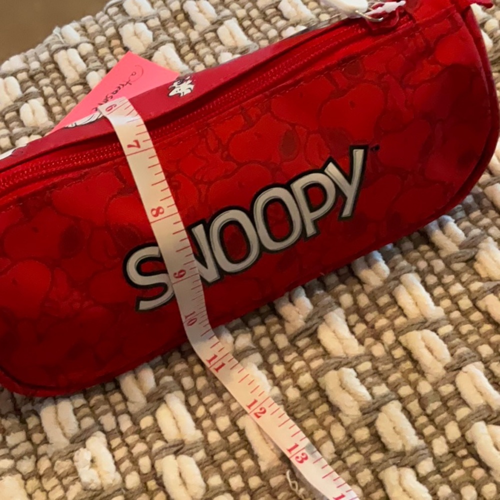PEANUTS -  New red carrying case/ pouch with multiple characters printed - Picture 5 of 5